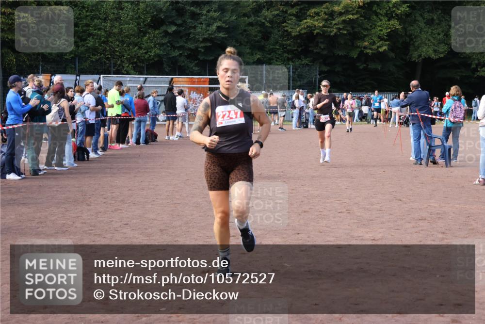 27.09.2026 - 35. Volkslauf durch das schöne Alstertal Strokosch-Dieckow http://msf.ph/oto/10572527 27.09.2026 12:22:00 Ziel 1664, 2023, 2247, 2332 meine-sportfotos.de