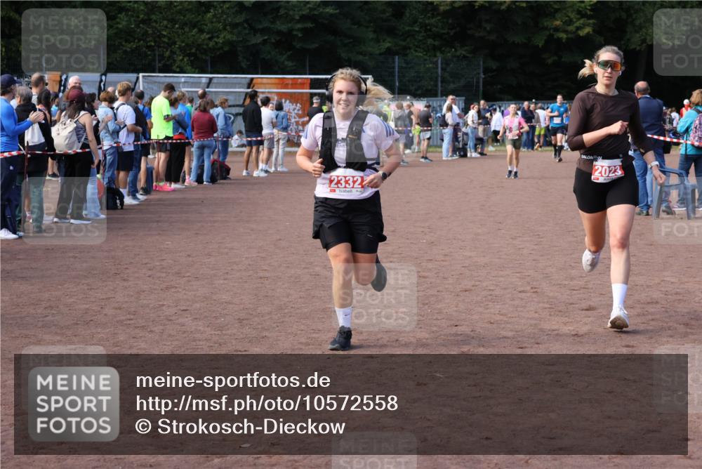 27.09.2026 - 35. Volkslauf durch das schöne Alstertal Strokosch-Dieckow http://msf.ph/oto/10572558 27.09.2026 12:22:02 Ziel 2023, 2247, 2295, 2332 meine-sportfotos.de
