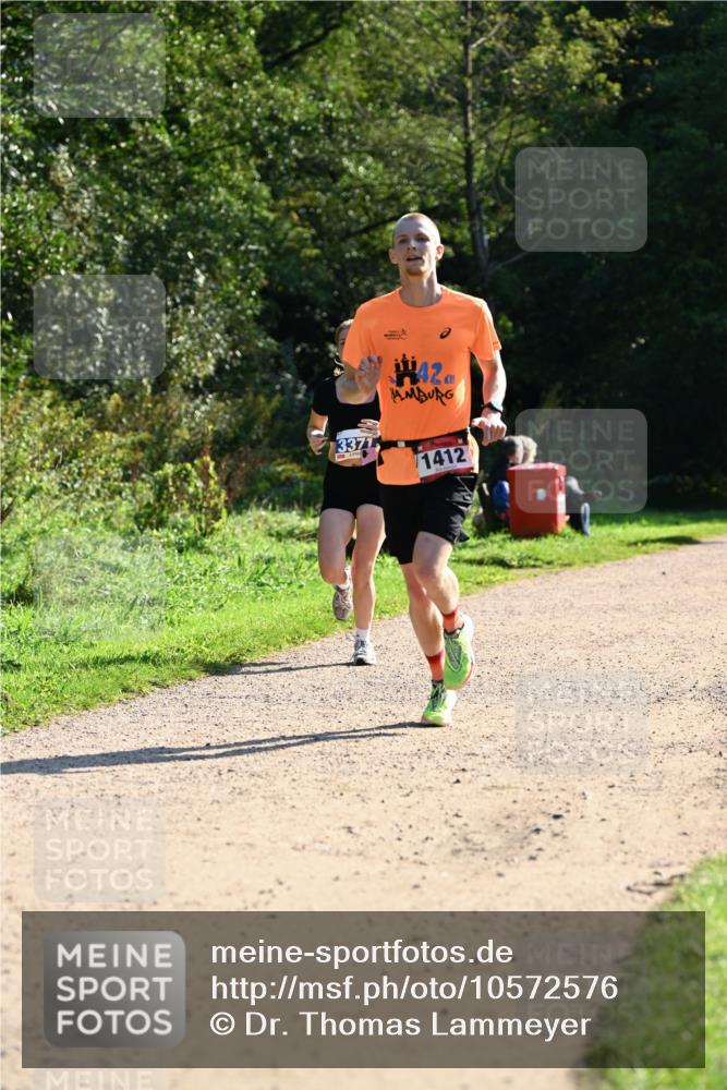 27.09.2026 - 35. Volkslauf durch das schöne Alstertal Dr. Thomas Lammeyer http://msf.ph/oto/10572576 27.09.2026 11:24:08 Laufen 3377, 42, 1412 meine-sportfotos.de
