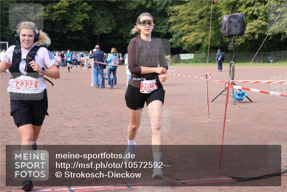 27.09.2026 - 35. Volkslauf durch das schöne Alstertal Strokosch-Dieckow http://msf.ph/oto/10572592 27.09.2026 12:22:04 Ziel 2023, 2247, 2295, 2332 meine-sportfotos.de