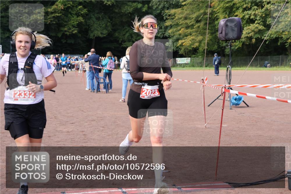 27.09.2026 - 35. Volkslauf durch das schöne Alstertal Strokosch-Dieckow http://msf.ph/oto/10572596 27.09.2026 12:22:04 Ziel 2023, 2247, 2295, 2332 meine-sportfotos.de