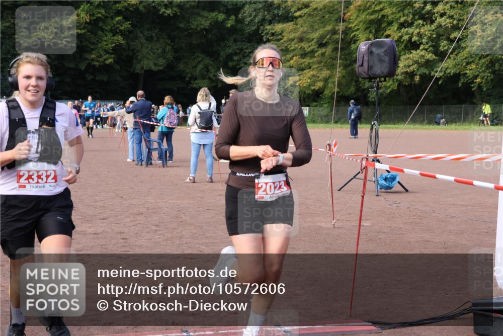 27.09.2026 - 35. Volkslauf durch das schöne Alstertal Strokosch-Dieckow http://msf.ph/oto/10572606 27.09.2026 12:22:04 Ziel 2023, 2247, 2295, 2332 meine-sportfotos.de