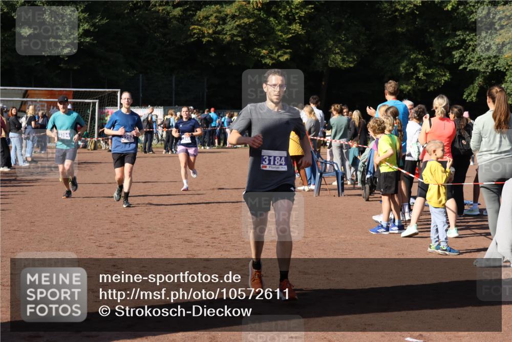 27.09.2026 - 35. Volkslauf durch das schöne Alstertal Strokosch-Dieckow http://msf.ph/oto/10572611 27.09.2026 11:21:00 Ziel 3184, 3246, 3252, 3269, 3394, 3989 meine-sportfotos.de