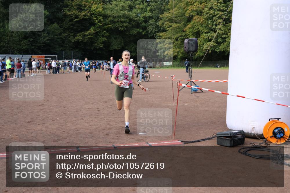 27.09.2026 - 35. Volkslauf durch das schöne Alstertal Strokosch-Dieckow http://msf.ph/oto/10572619 27.09.2026 12:22:10 Ziel 2295, 2359 meine-sportfotos.de