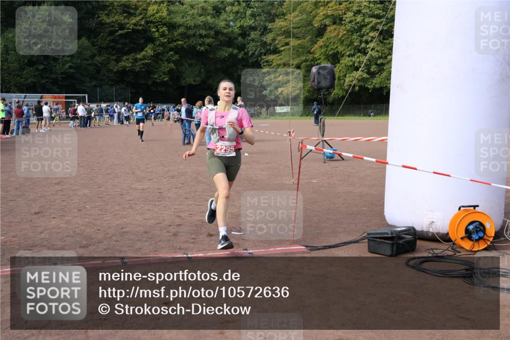 27.09.2026 - 35. Volkslauf durch das schöne Alstertal Strokosch-Dieckow http://msf.ph/oto/10572636 27.09.2026 12:22:10 Ziel 2295, 2359 meine-sportfotos.de