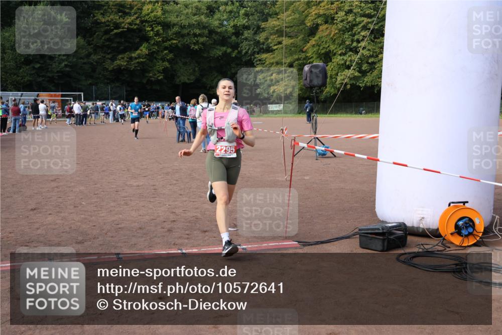 27.09.2026 - 35. Volkslauf durch das schöne Alstertal Strokosch-Dieckow http://msf.ph/oto/10572641 27.09.2026 12:22:10 Ziel 2295, 2359 meine-sportfotos.de