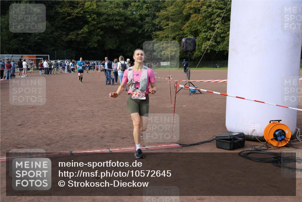 27.09.2026 - 35. Volkslauf durch das schöne Alstertal Strokosch-Dieckow http://msf.ph/oto/10572645 27.09.2026 12:22:10 Ziel 2295, 2359 meine-sportfotos.de