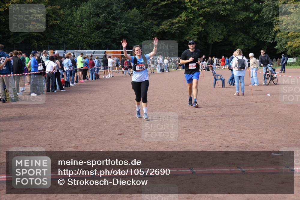 27.09.2026 - 35. Volkslauf durch das schöne Alstertal Strokosch-Dieckow http://msf.ph/oto/10572690 27.09.2026 12:22:24 Ziel 1065, 2971 meine-sportfotos.de