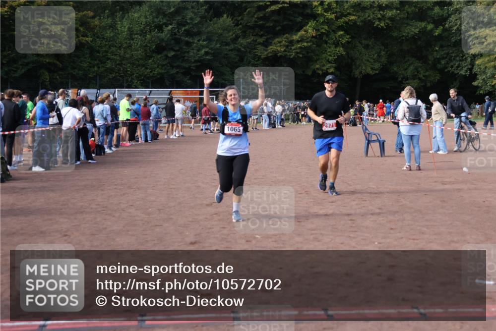 27.09.2026 - 35. Volkslauf durch das schöne Alstertal Strokosch-Dieckow http://msf.ph/oto/10572702 27.09.2026 12:22:24 Ziel 1065, 2971 meine-sportfotos.de