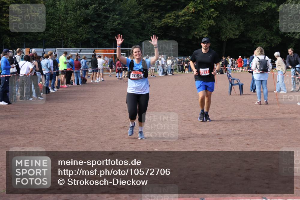 27.09.2026 - 35. Volkslauf durch das schöne Alstertal Strokosch-Dieckow http://msf.ph/oto/10572706 27.09.2026 12:22:24 Ziel 1065, 2971 meine-sportfotos.de