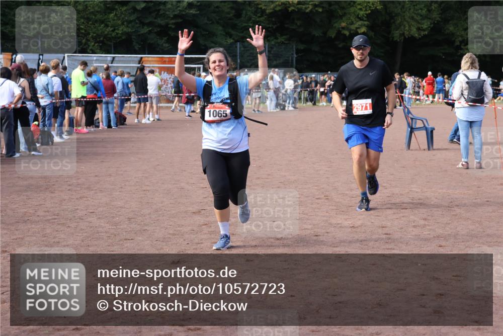 27.09.2026 - 35. Volkslauf durch das schöne Alstertal Strokosch-Dieckow http://msf.ph/oto/10572723 27.09.2026 12:22:25 Ziel 1065, 2971 meine-sportfotos.de