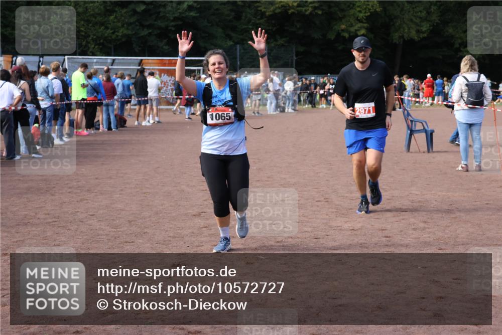 27.09.2026 - 35. Volkslauf durch das schöne Alstertal Strokosch-Dieckow http://msf.ph/oto/10572727 27.09.2026 12:22:25 Ziel 1065, 2971 meine-sportfotos.de