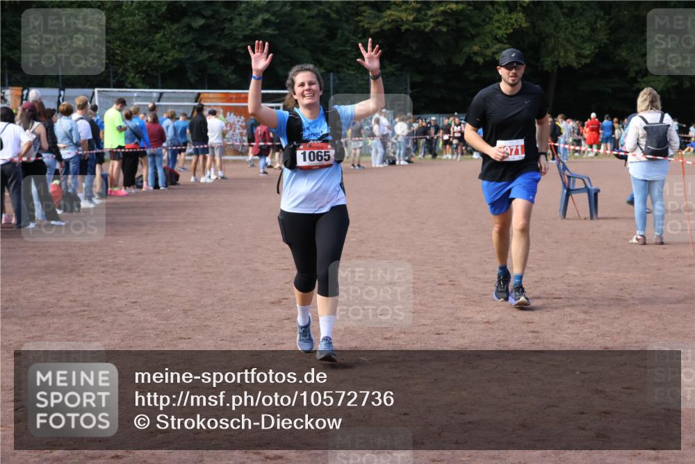 27.09.2026 - 35. Volkslauf durch das schöne Alstertal Strokosch-Dieckow http://msf.ph/oto/10572736 27.09.2026 12:22:25 Ziel 1065, 2971 meine-sportfotos.de