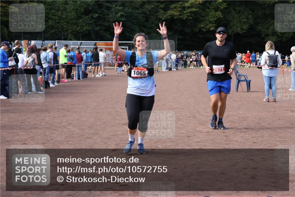 27.09.2026 - 35. Volkslauf durch das schöne Alstertal Strokosch-Dieckow http://msf.ph/oto/10572755 27.09.2026 12:22:25 Ziel 1065, 2971 meine-sportfotos.de