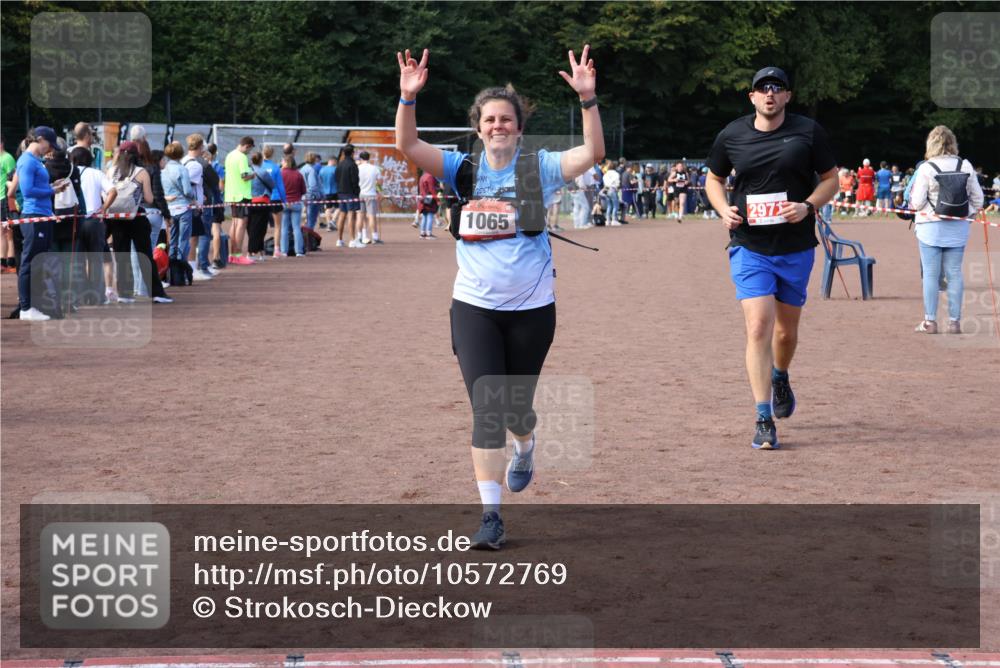 27.09.2026 - 35. Volkslauf durch das schöne Alstertal Strokosch-Dieckow http://msf.ph/oto/10572769 27.09.2026 12:22:25 Ziel 1065, 2971 meine-sportfotos.de