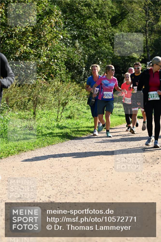 27.09.2026 - 35. Volkslauf durch das schöne Alstertal Dr. Thomas Lammeyer http://msf.ph/oto/10572771 27.09.2026 11:24:48 Laufen 13, 3328, 3263, 4199, 3 meine-sportfotos.de