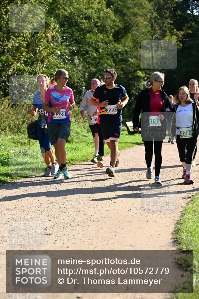 27.09.2026 - 35. Volkslauf durch das schöne Alstertal Dr. Thomas Lammeyer http://msf.ph/oto/10572779 27.09.2026 11:24:49 Laufen 341, 3528, 301, 3992, 4199, 4200 meine-sportfotos.de