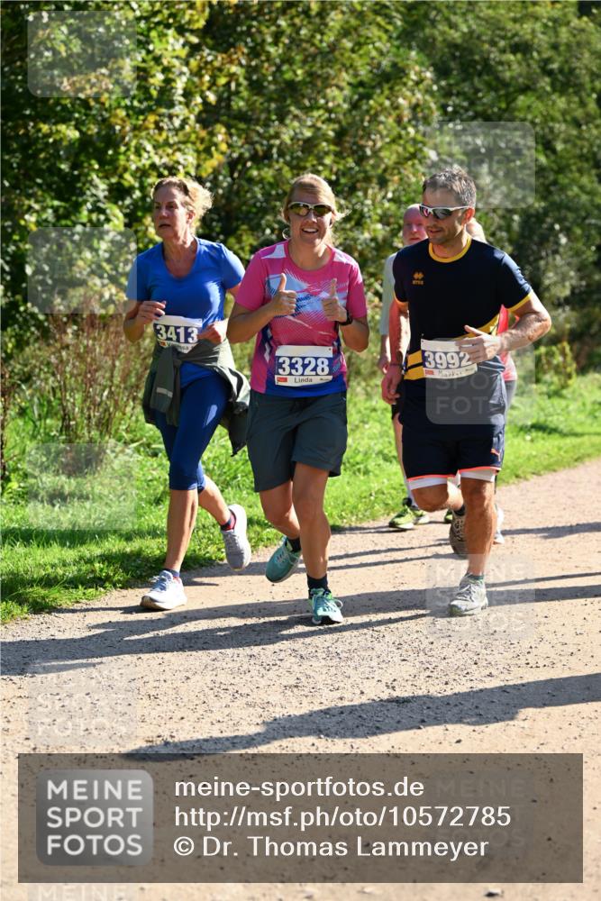 27.09.2026 - 35. Volkslauf durch das schöne Alstertal Dr. Thomas Lammeyer http://msf.ph/oto/10572785 27.09.2026 11:24:50 Laufen 3413, 3328, 3992 meine-sportfotos.de