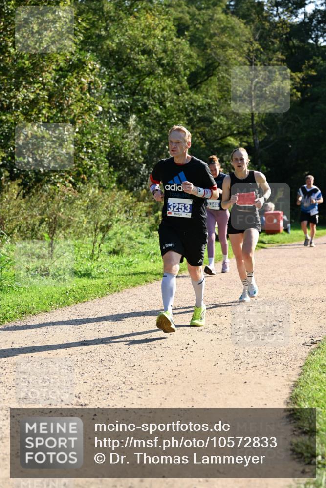 27.09.2026 - 35. Volkslauf durch das schöne Alstertal Dr. Thomas Lammeyer http://msf.ph/oto/10572833 27.09.2026 11:25:01 Laufen 3253, 3348, 199 meine-sportfotos.de