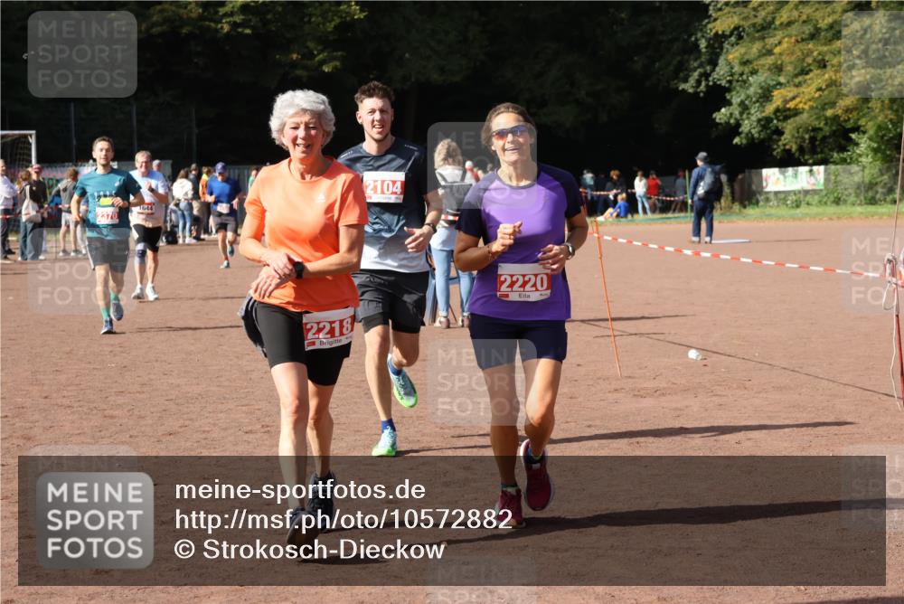 27.09.2026 - 35. Volkslauf durch das schöne Alstertal Strokosch-Dieckow http://msf.ph/oto/10572882 27.09.2026 12:22:49 Ziel 1644, 2104, 2218, 2220, 2370 meine-sportfotos.de