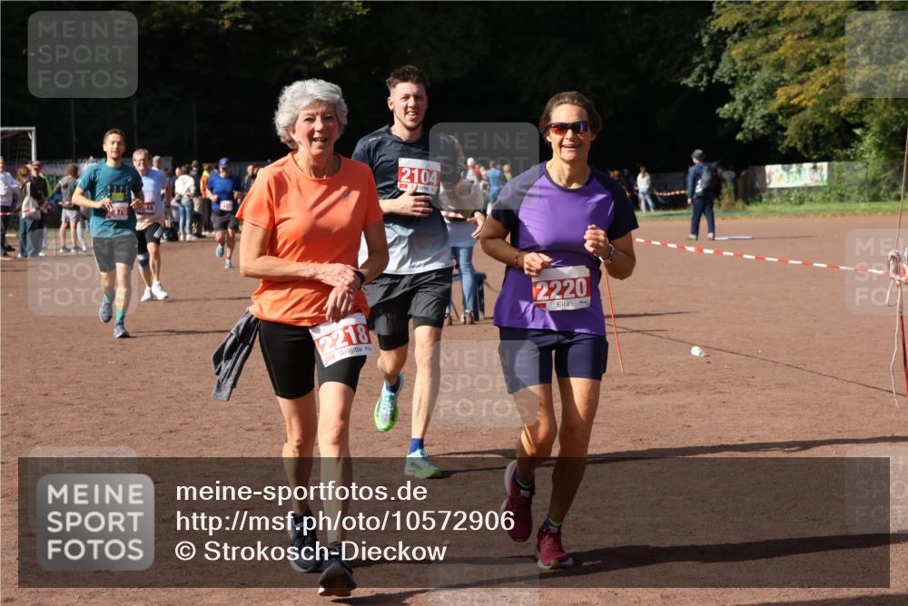 27.09.2026 - 35. Volkslauf durch das schöne Alstertal Strokosch-Dieckow http://msf.ph/oto/10572906 27.09.2026 12:22:50 Ziel 1644, 2104, 2218, 2220, 2370 meine-sportfotos.de