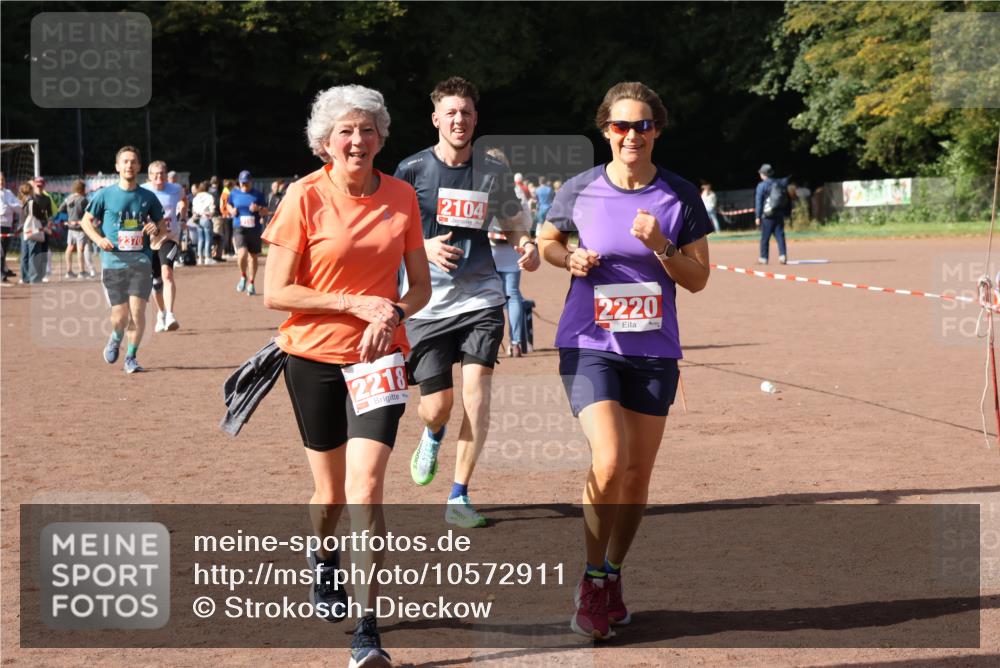 27.09.2026 - 35. Volkslauf durch das schöne Alstertal Strokosch-Dieckow http://msf.ph/oto/10572911 27.09.2026 12:22:50 Ziel 1644, 2104, 2218, 2220, 2370 meine-sportfotos.de