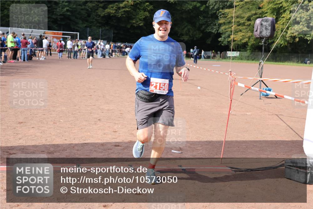 27.09.2026 - 35. Volkslauf durch das schöne Alstertal Strokosch-Dieckow http://msf.ph/oto/10573050 27.09.2026 12:23:01 Ziel 1644, 1668, 2150 meine-sportfotos.de