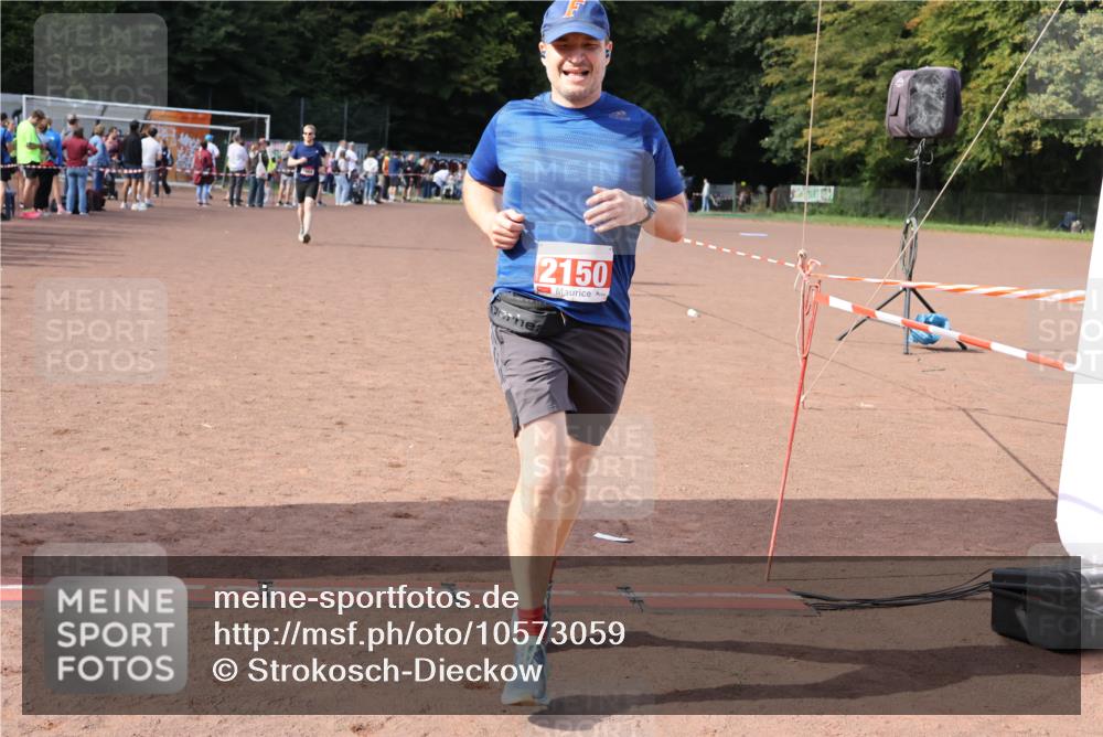 27.09.2026 - 35. Volkslauf durch das schöne Alstertal Strokosch-Dieckow http://msf.ph/oto/10573059 27.09.2026 12:23:01 Ziel 1644, 1668, 2150 meine-sportfotos.de