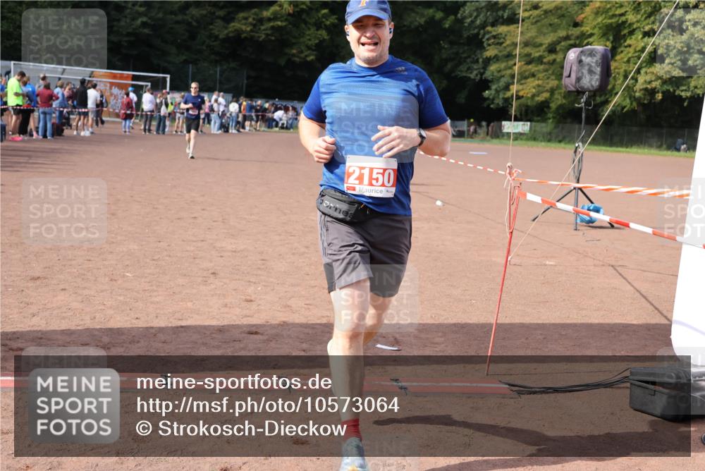 27.09.2026 - 35. Volkslauf durch das schöne Alstertal Strokosch-Dieckow http://msf.ph/oto/10573064 27.09.2026 12:23:01 Ziel 1644, 1668, 2150 meine-sportfotos.de