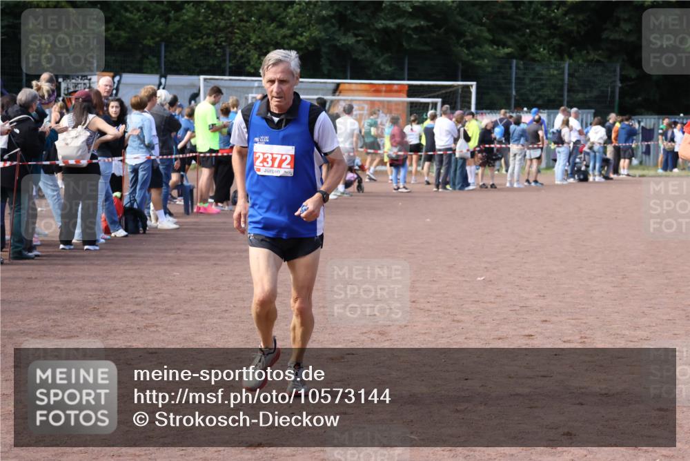 27.09.2026 - 35. Volkslauf durch das schöne Alstertal Strokosch-Dieckow http://msf.ph/oto/10573144 27.09.2026 12:23:23 Ziel 2086, 2372 meine-sportfotos.de