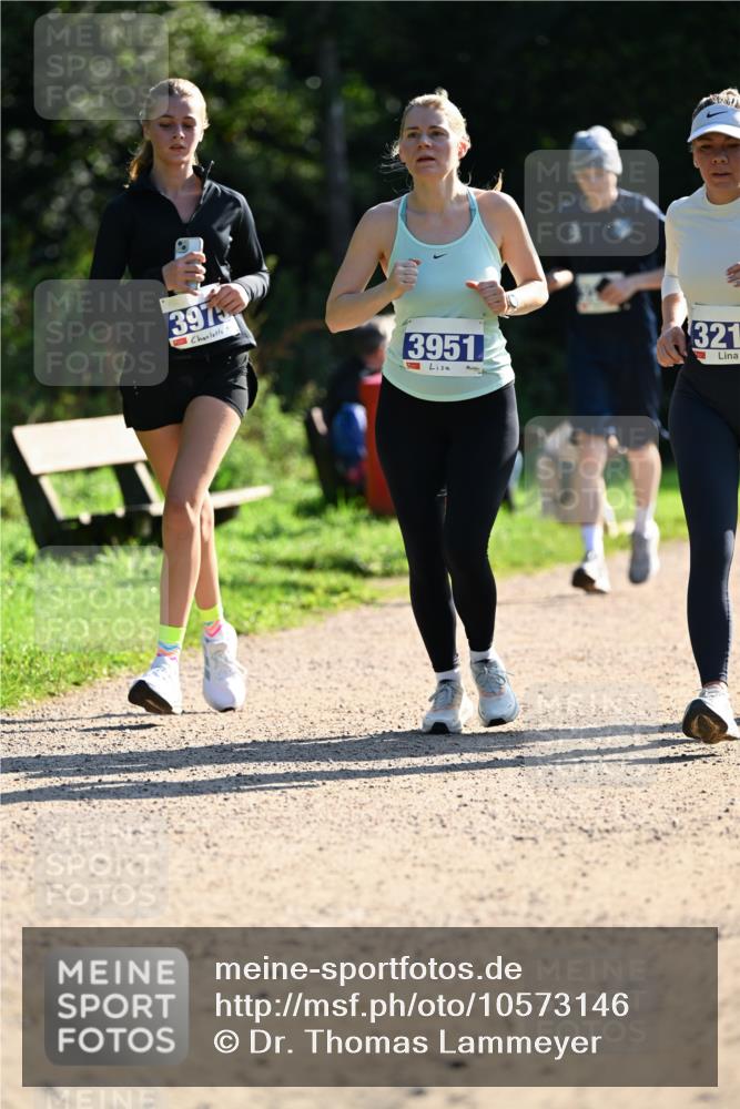27.09.2026 - 35. Volkslauf durch das schöne Alstertal Dr. Thomas Lammeyer http://msf.ph/oto/10573146 27.09.2026 11:26:40 Laufen 3975, 3951, 321 meine-sportfotos.de
