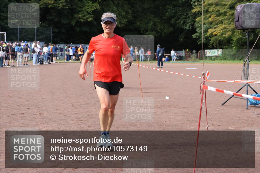 27.09.2026 - 35. Volkslauf durch das schöne Alstertal Strokosch-Dieckow http://msf.ph/oto/10573149 27.09.2026 12:23:24 Ziel 2086, 2372 meine-sportfotos.de