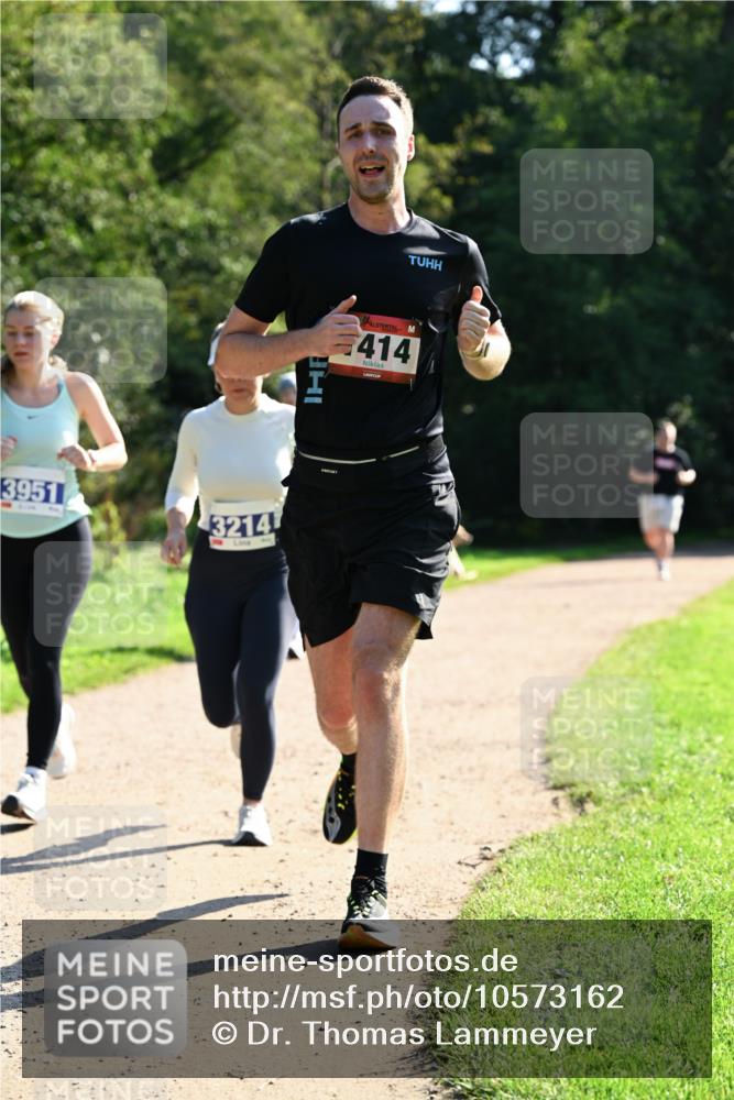27.09.2026 - 35. Volkslauf durch das schöne Alstertal Dr. Thomas Lammeyer http://msf.ph/oto/10573162 27.09.2026 11:26:43 Laufen 3951, 3214, 414 meine-sportfotos.de