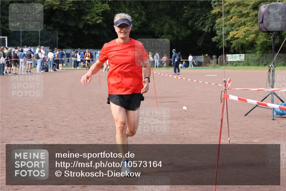 27.09.2026 - 35. Volkslauf durch das schöne Alstertal Strokosch-Dieckow http://msf.ph/oto/10573164 27.09.2026 12:23:24 Ziel 2086, 2372 meine-sportfotos.de