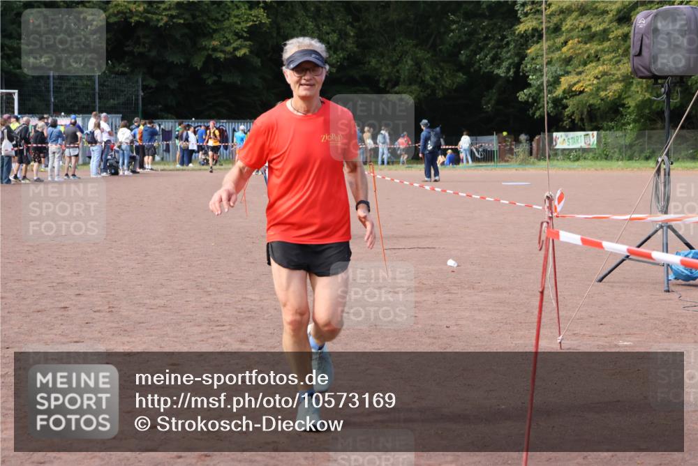 27.09.2026 - 35. Volkslauf durch das schöne Alstertal Strokosch-Dieckow http://msf.ph/oto/10573169 27.09.2026 12:23:24 Ziel 2086, 2372 meine-sportfotos.de
