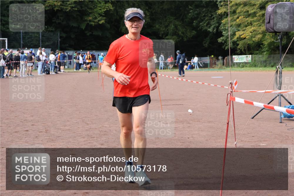 27.09.2026 - 35. Volkslauf durch das schöne Alstertal Strokosch-Dieckow http://msf.ph/oto/10573178 27.09.2026 12:23:25 Ziel 2086, 2372 meine-sportfotos.de