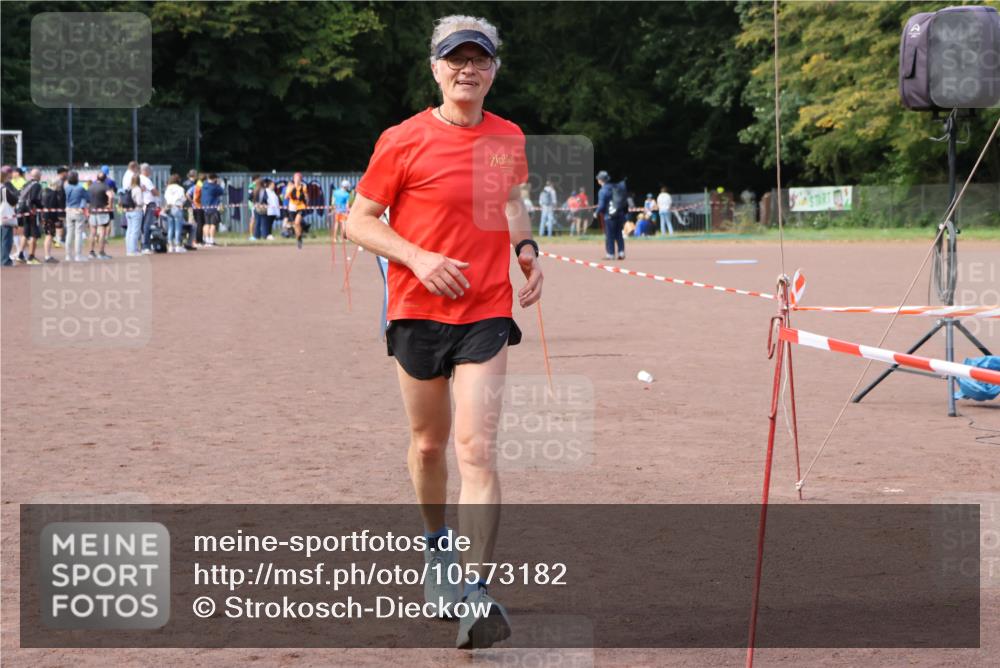 27.09.2026 - 35. Volkslauf durch das schöne Alstertal Strokosch-Dieckow http://msf.ph/oto/10573182 27.09.2026 12:23:25 Ziel 2086, 2372 meine-sportfotos.de