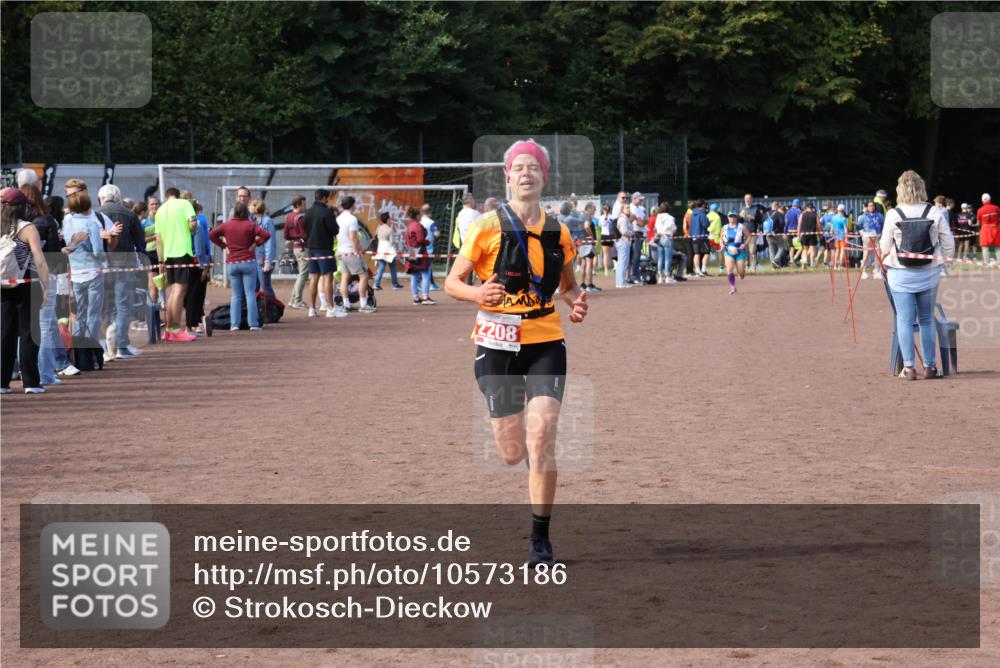 27.09.2026 - 35. Volkslauf durch das schöne Alstertal Strokosch-Dieckow http://msf.ph/oto/10573186 27.09.2026 12:23:37 Ziel 2208 meine-sportfotos.de