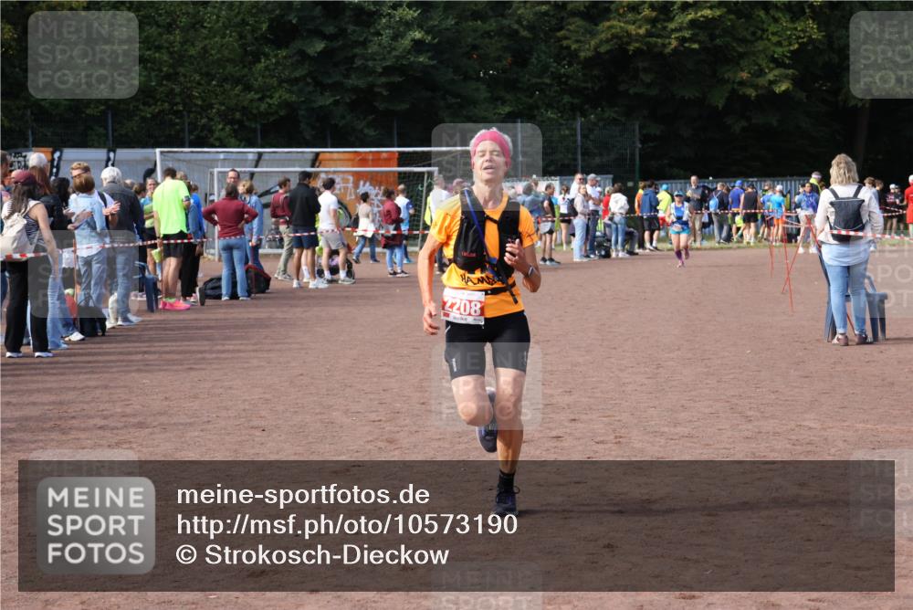 27.09.2026 - 35. Volkslauf durch das schöne Alstertal Strokosch-Dieckow http://msf.ph/oto/10573190 27.09.2026 12:23:37 Ziel 2208 meine-sportfotos.de