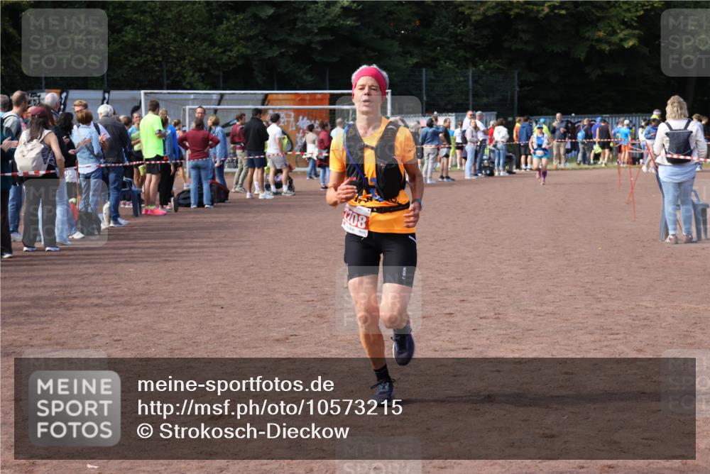 27.09.2026 - 35. Volkslauf durch das schöne Alstertal Strokosch-Dieckow http://msf.ph/oto/10573215 27.09.2026 12:23:38 Ziel 2208 meine-sportfotos.de