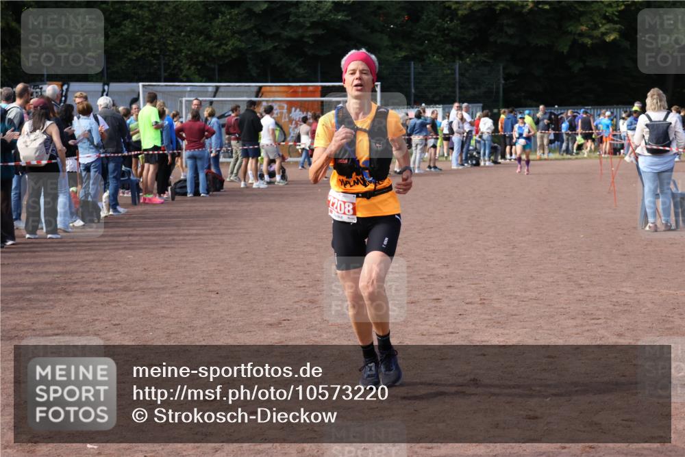 27.09.2026 - 35. Volkslauf durch das schöne Alstertal Strokosch-Dieckow http://msf.ph/oto/10573220 27.09.2026 12:23:38 Ziel 2208 meine-sportfotos.de
