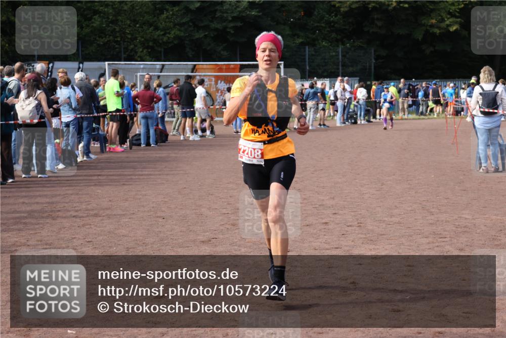 27.09.2026 - 35. Volkslauf durch das schöne Alstertal Strokosch-Dieckow http://msf.ph/oto/10573224 27.09.2026 12:23:38 Ziel 2208 meine-sportfotos.de