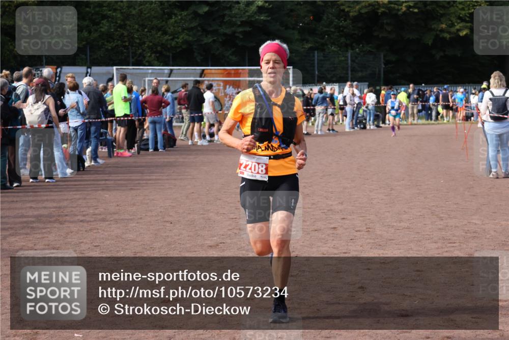 27.09.2026 - 35. Volkslauf durch das schöne Alstertal Strokosch-Dieckow http://msf.ph/oto/10573234 27.09.2026 12:23:38 Ziel 2208 meine-sportfotos.de