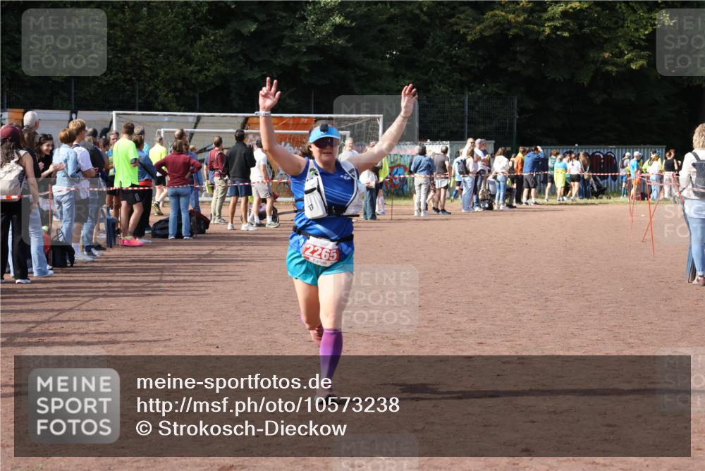 27.09.2026 - 35. Volkslauf durch das schöne Alstertal Strokosch-Dieckow http://msf.ph/oto/10573238 27.09.2026 12:23:48 Ziel 2265 meine-sportfotos.de