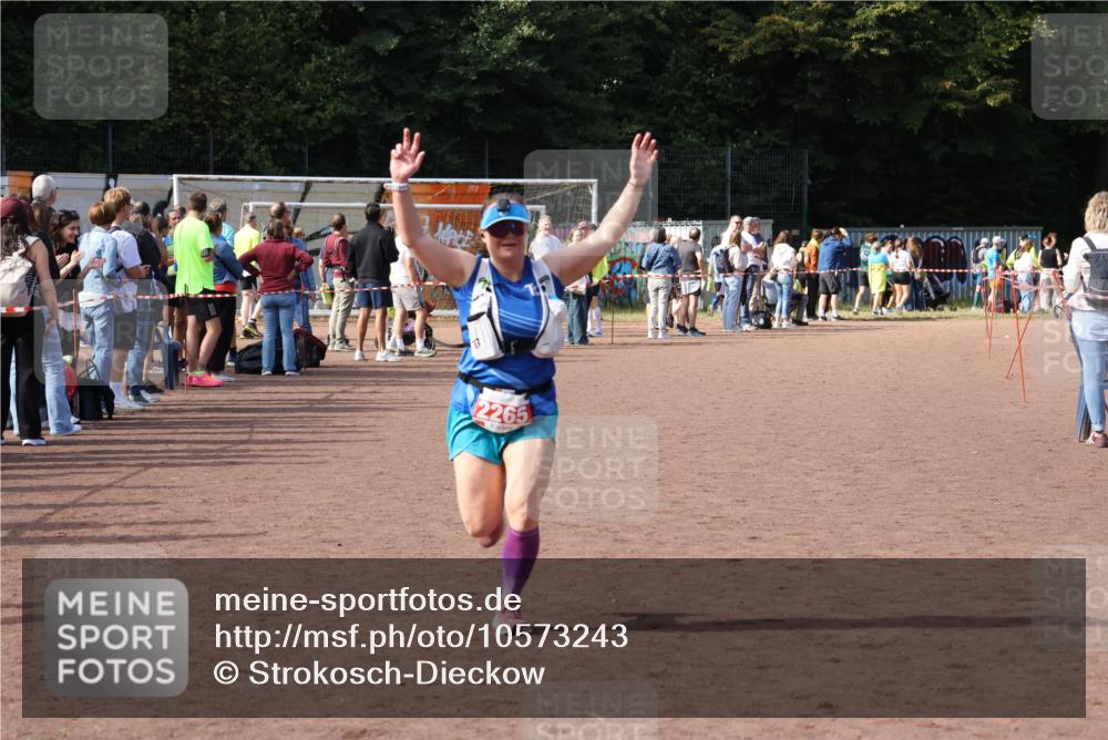 27.09.2026 - 35. Volkslauf durch das schöne Alstertal Strokosch-Dieckow http://msf.ph/oto/10573243 27.09.2026 12:23:48 Ziel 2265 meine-sportfotos.de