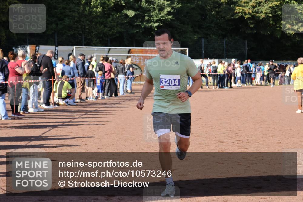 27.09.2026 - 35. Volkslauf durch das schöne Alstertal Strokosch-Dieckow http://msf.ph/oto/10573246 27.09.2026 11:20:41 Ziel 3204, 3427 meine-sportfotos.de