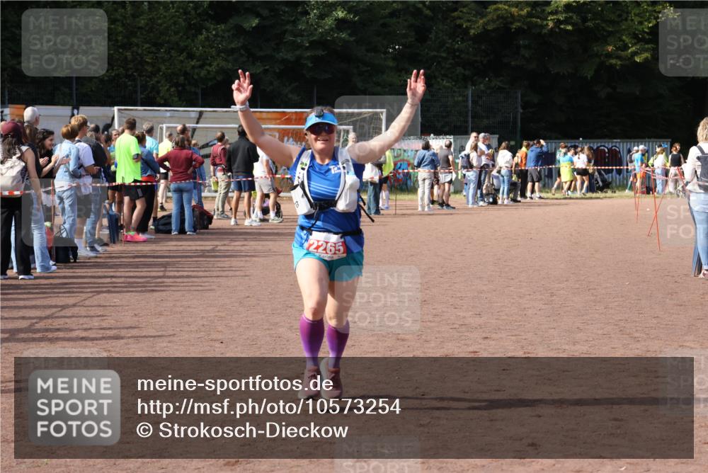 27.09.2026 - 35. Volkslauf durch das schöne Alstertal Strokosch-Dieckow http://msf.ph/oto/10573254 27.09.2026 12:23:48 Ziel 2265 meine-sportfotos.de