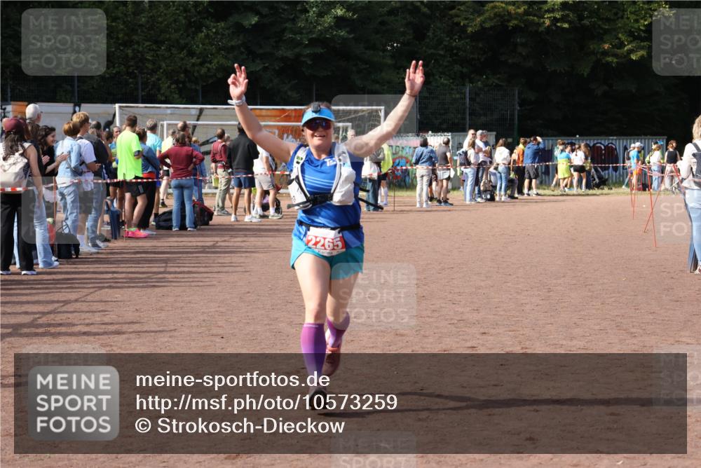 27.09.2026 - 35. Volkslauf durch das schöne Alstertal Strokosch-Dieckow http://msf.ph/oto/10573259 27.09.2026 12:23:48 Ziel 2265 meine-sportfotos.de