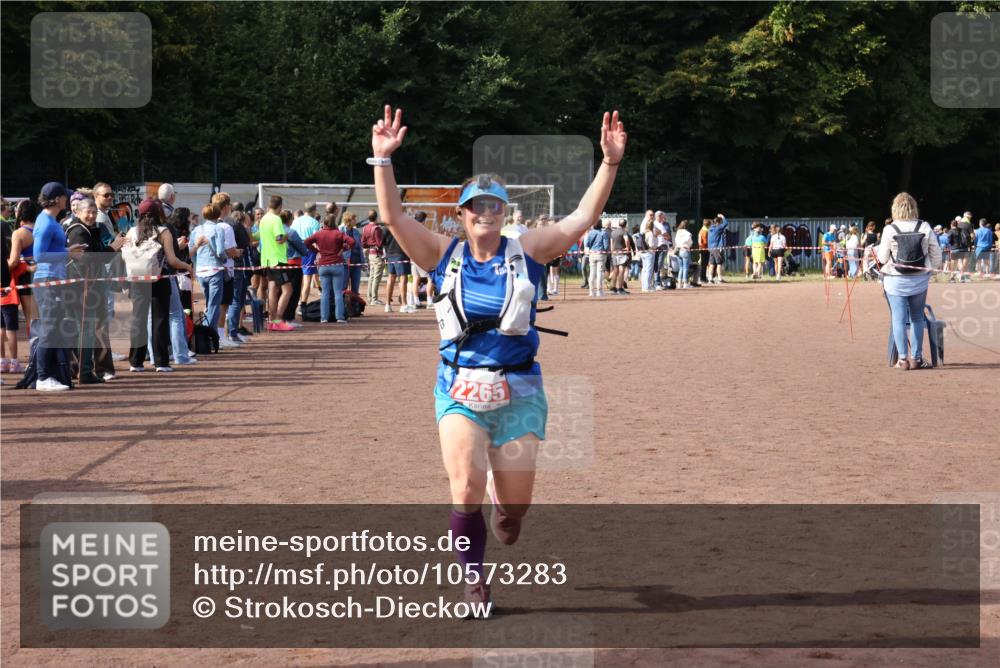 27.09.2026 - 35. Volkslauf durch das schöne Alstertal Strokosch-Dieckow http://msf.ph/oto/10573283 27.09.2026 12:23:49 Ziel 2265 meine-sportfotos.de