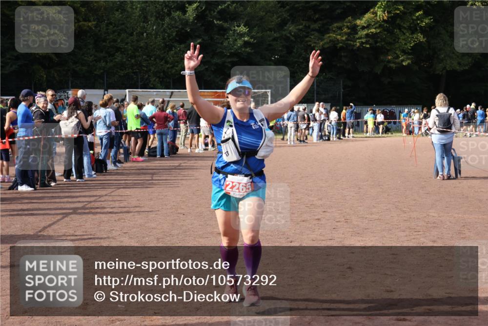 27.09.2026 - 35. Volkslauf durch das schöne Alstertal Strokosch-Dieckow http://msf.ph/oto/10573292 27.09.2026 12:23:49 Ziel 2265 meine-sportfotos.de